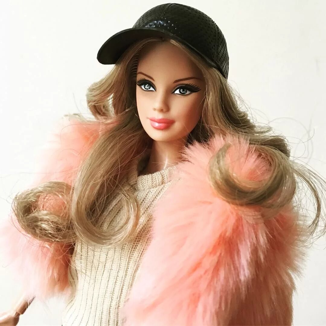 Blonde cougar. Barbie молд Mackie. Барби Пума молд. Реалистичные куклы Барби. Барби с карими глазами.