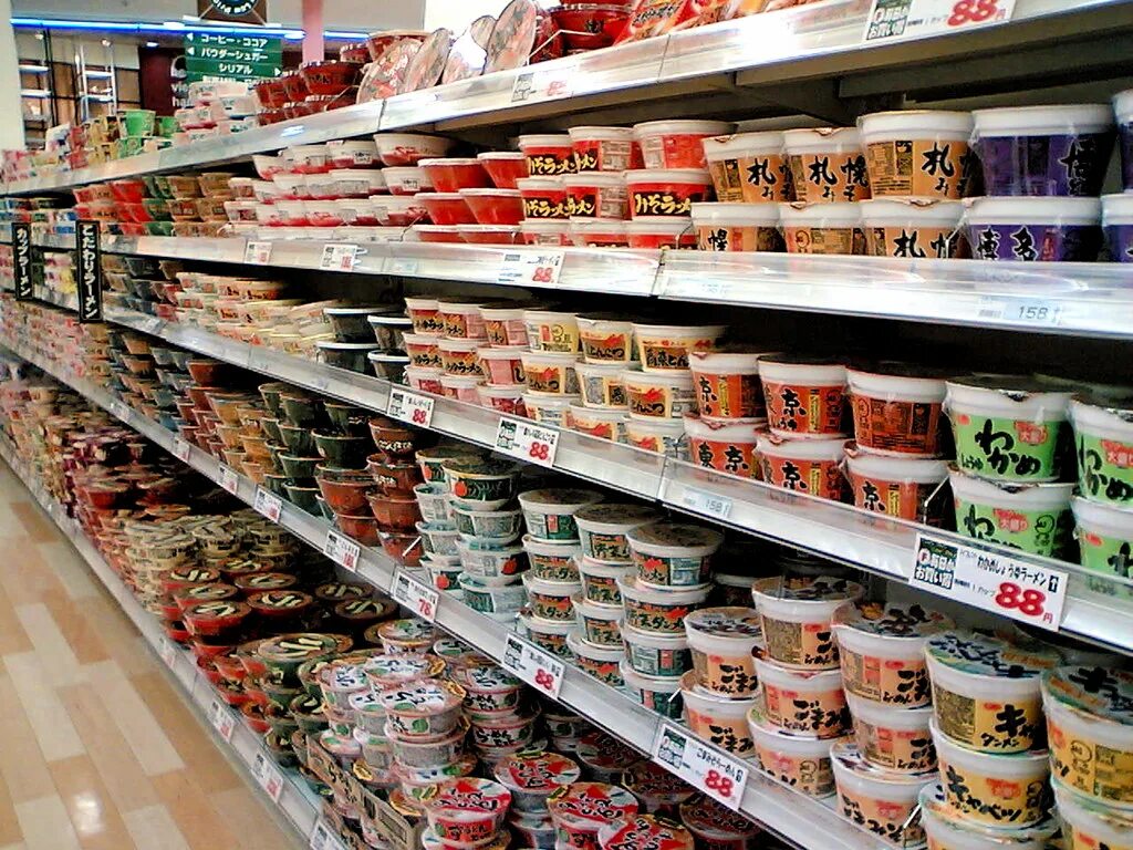 Воронцовские сухарики реклама. Уникальная продукция. Полка с йогуртами в магазине. Продукты на полках. Бакалея ассортимент товаров.