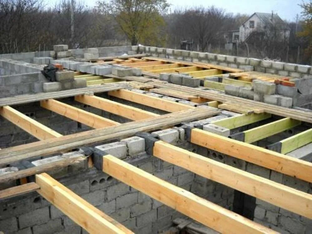 Блоки под пол. Газобетон 2 этажа перекрытие по балкам. лаги межэтажного перекрытия. балки перекрытия 1 этажа. балки перекрытия пола деревянные.