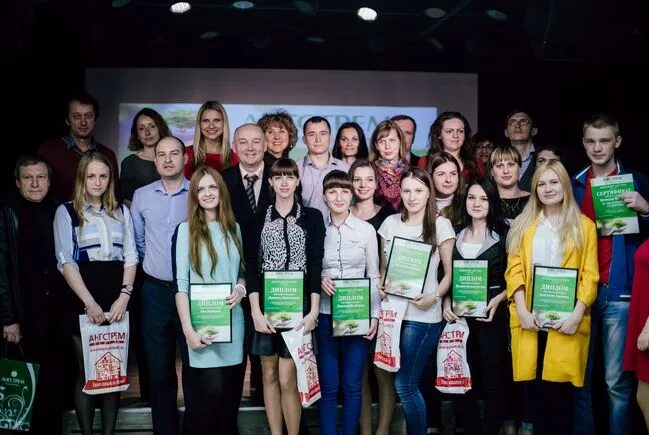 форма сотрудников магазина перекресток. рцфг киров. аптечная сеть апрель желает. сеть апрель отзывы сотрудников. продавец-кассир fix price.