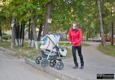 Молода коляску