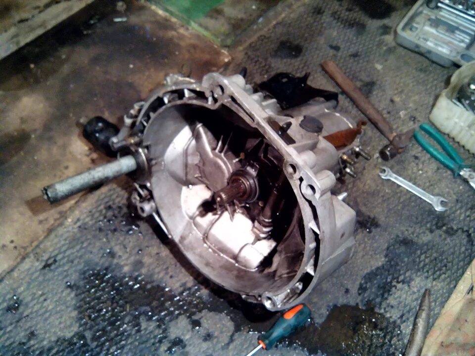 Замена коробки передач приоры. Подшипники кпп skf 2172 приора. Замена коробки передач приоры. Замена коробки передач приоры. Снятие коробки передач приора.
