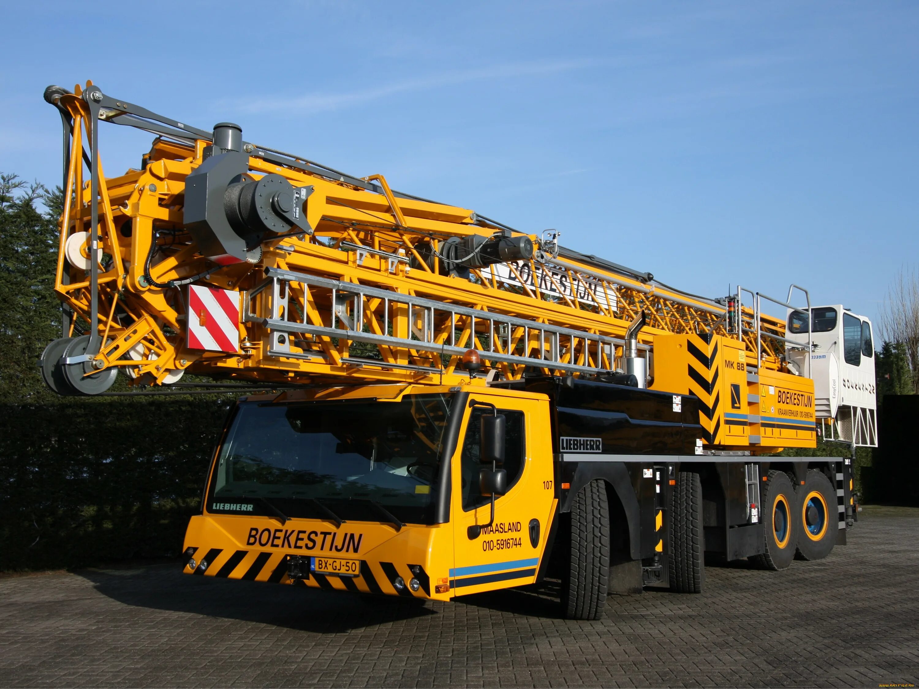 Кран liebherr. Liebherr mk 88. кран либхер. мобильный кран либхер. кран либхер 4х4.