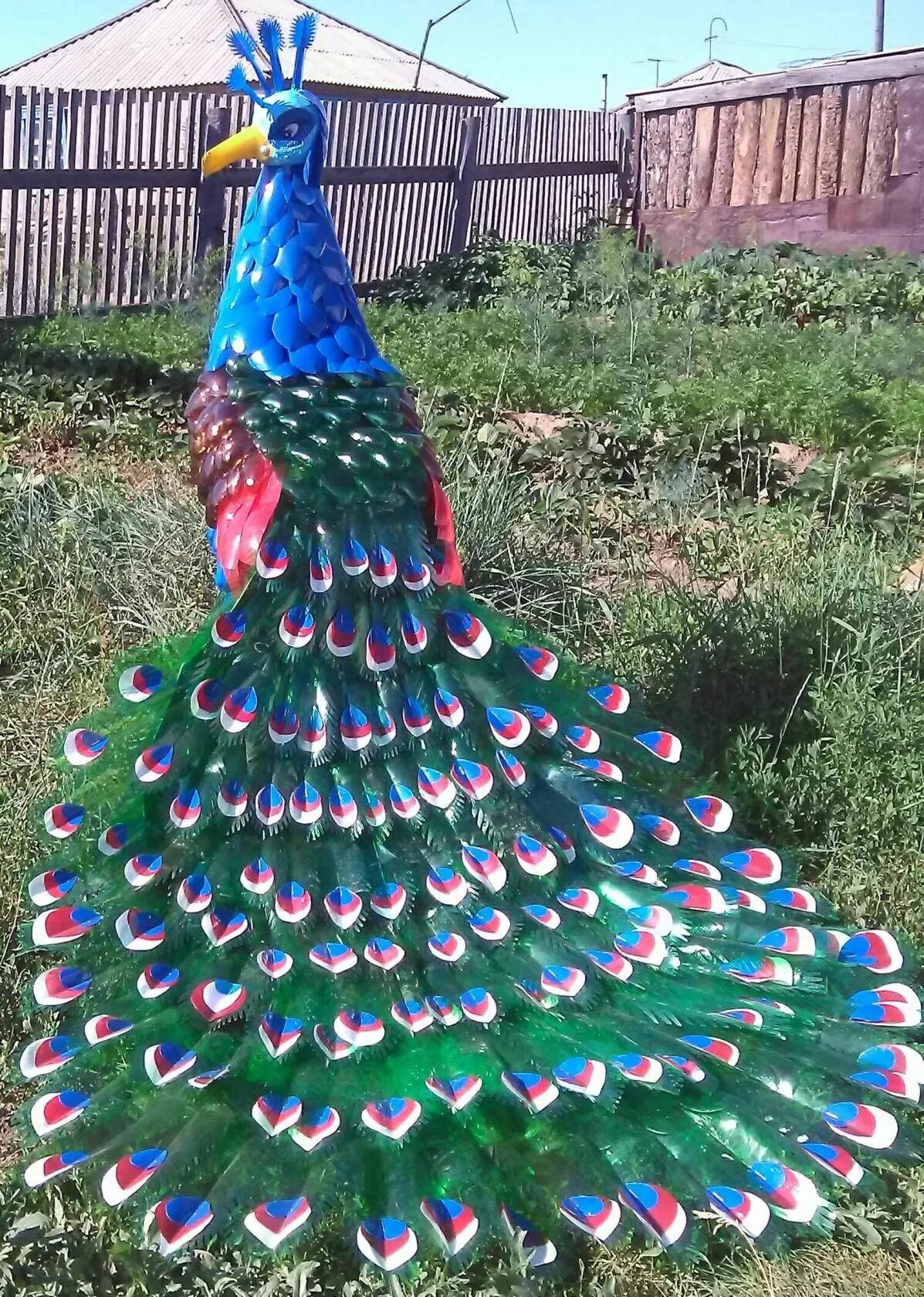 Поделка из пластиковой бутылки