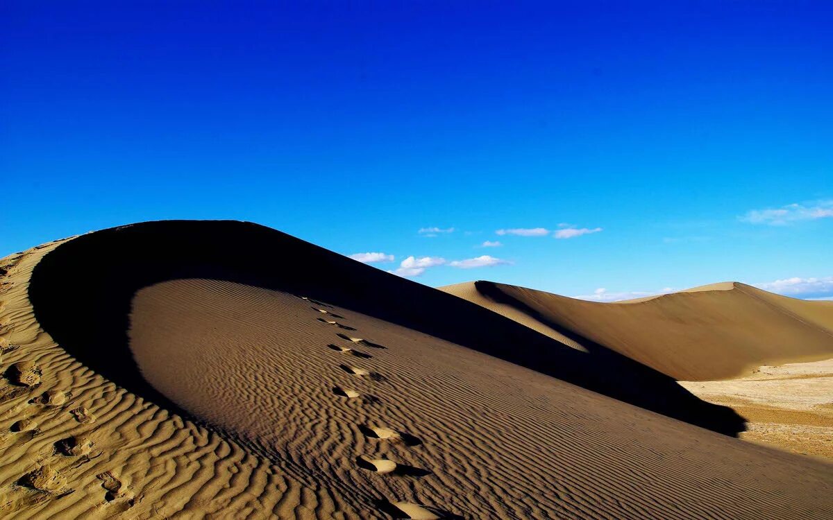 Пустыня бадын Джаран. Серповидные дюны. Пирамидные дюны. Шевронные дюны.