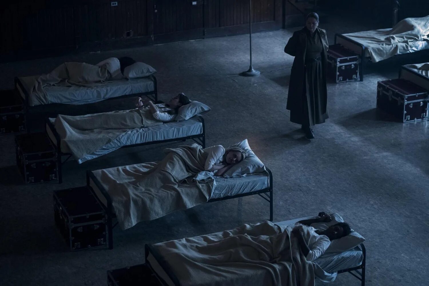 рассказ служанки 1 2. джун осборн рассказ служанки. кино рассказ служанки. рассказ служанки 1 2. сериал служанка 1 сезон.