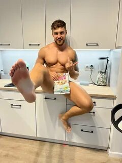 Slideshow danya pyatygin desnudo.