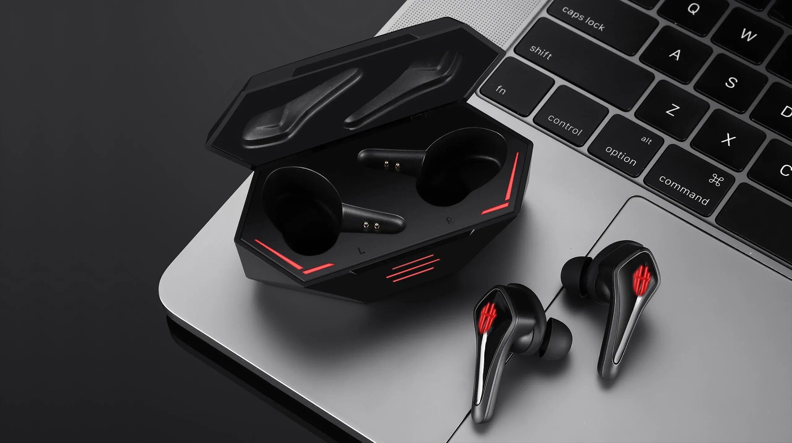 Gaming tws. Наушники Nubia Red Magic. Наушники Red Magic TWS. ZTE ред Мэджик наушники. Беспроводные игровые наушники TWS.