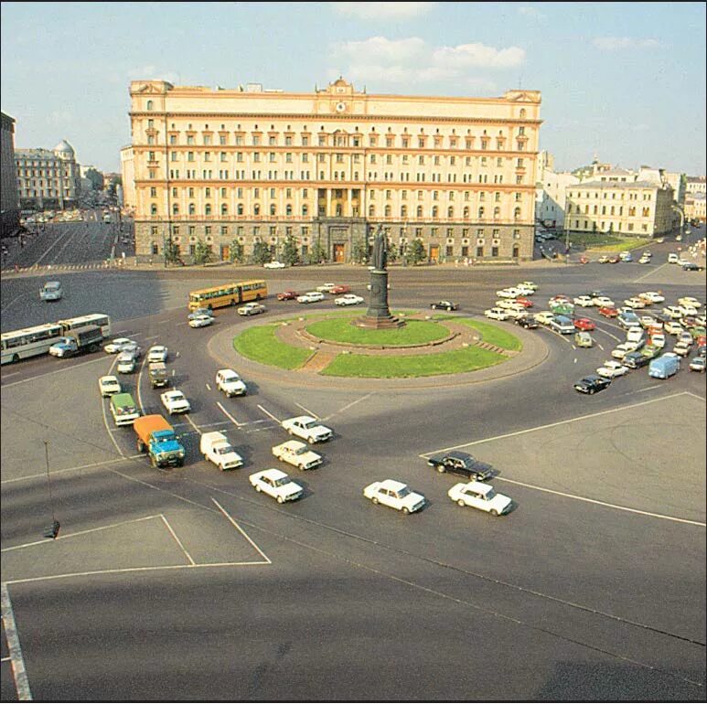 КГБ 90 Е. Лубянка СССР. Лубянская площадь СССР. Здание КГБ СССР. Города кгб