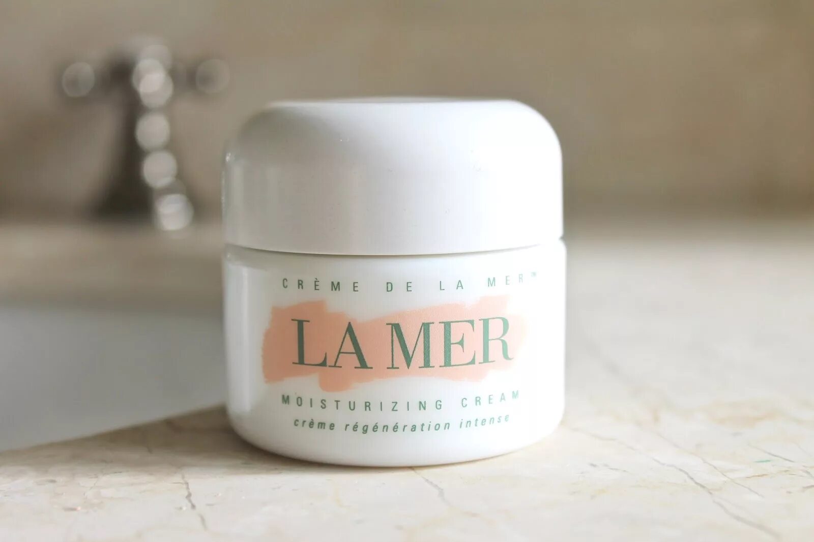 Адмера купить. La mer крем. Крем ламер для лица. La mer the Moisturizing Cream. Creme de la mer Moisturizing Cream 15ml.