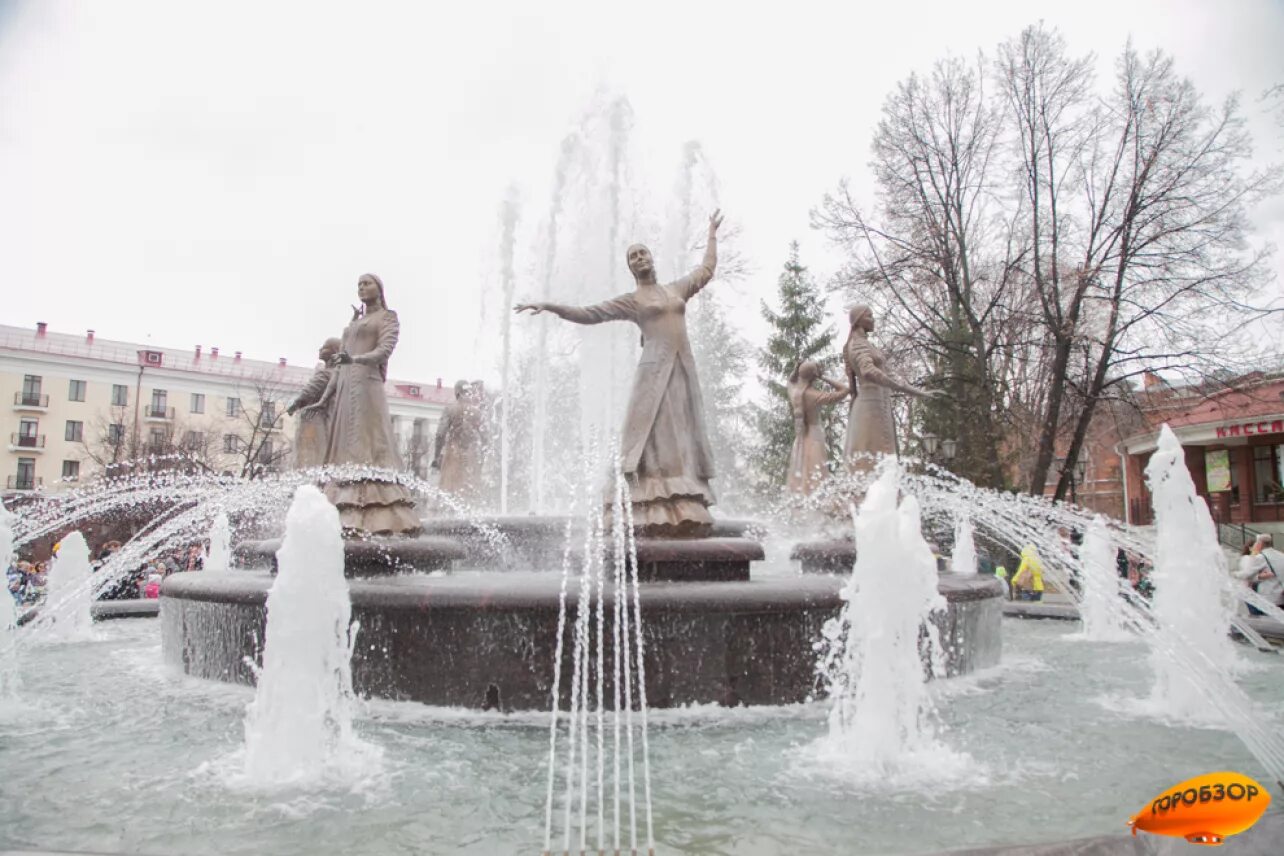 Фонтан семь девиц в уфе. Фонтан семь девушек в уфе. Фонтан семь девушек уфа памятник. Уфа гостиный двор фонтан 7дев. Фонтан семь девушек в уфе.