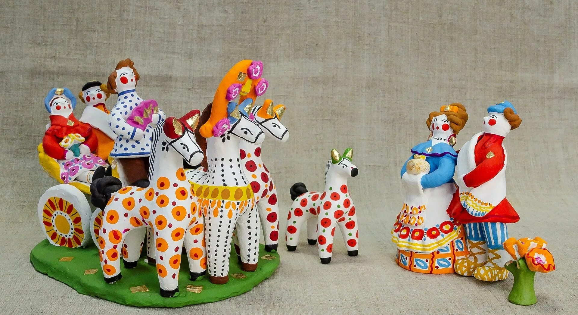 глиняные игрушки для детей. плешковская игрушка орловской области. тверская торжокская глиняная игрушка птицы. народные промыслы орловской области глиняная плешковская игрушка. глиняные игрушки.