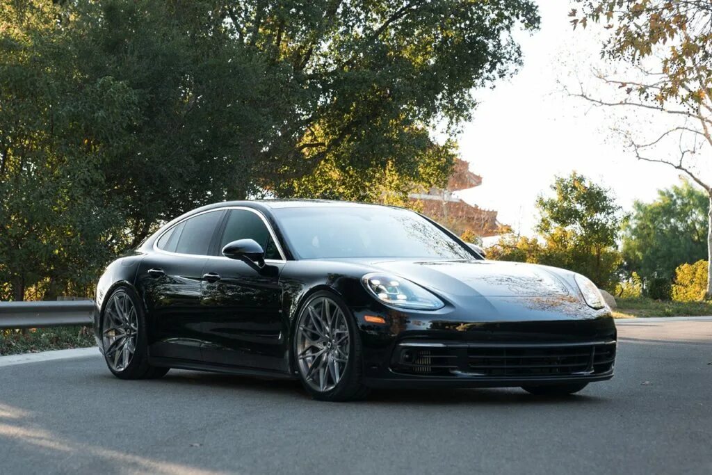 Porsche panamera wheels. Диски черные панамера 20 зима. Черный панамера текст. Черный панамера текст. Porsche panamera 2022 black.