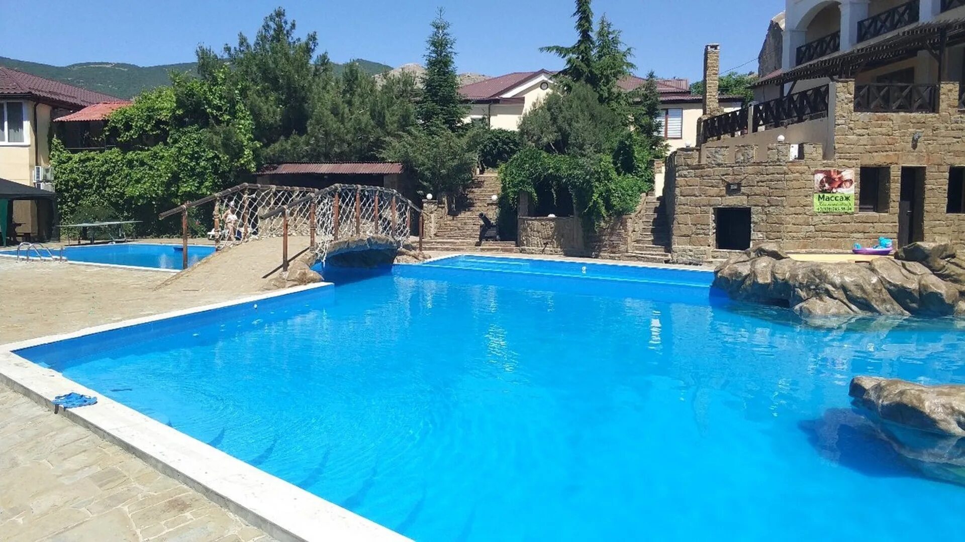 Отели в судаке с бассейном