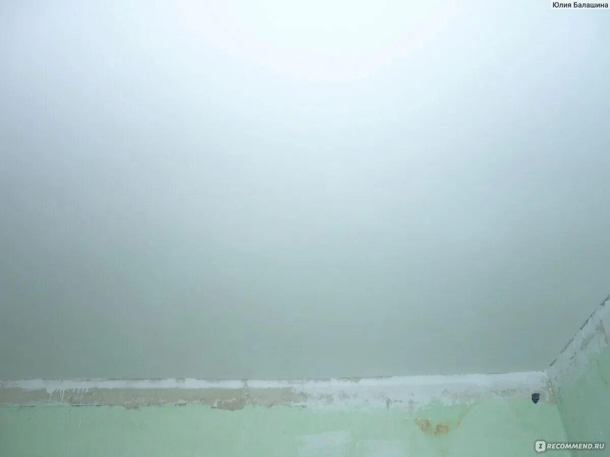 Грунтование потолка. Пятна на потолке после покраски. Побелка потолка. Пятно на потолке. Как исправить потолок после покраски.