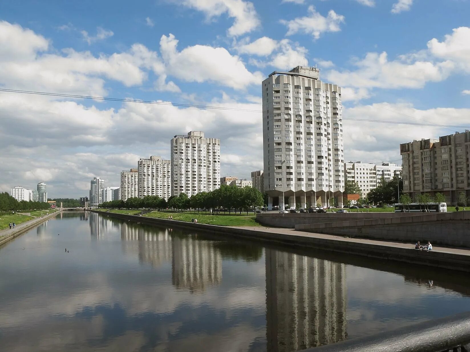 Васильевский остров приморская. Новосмоленская набережная Санкт-Петербург. Новосмоленская набережная набережная реки Смоленки. Санкт-Петербург, Новосмоленская набережная, 2. Васильевский остров река Смоленка.