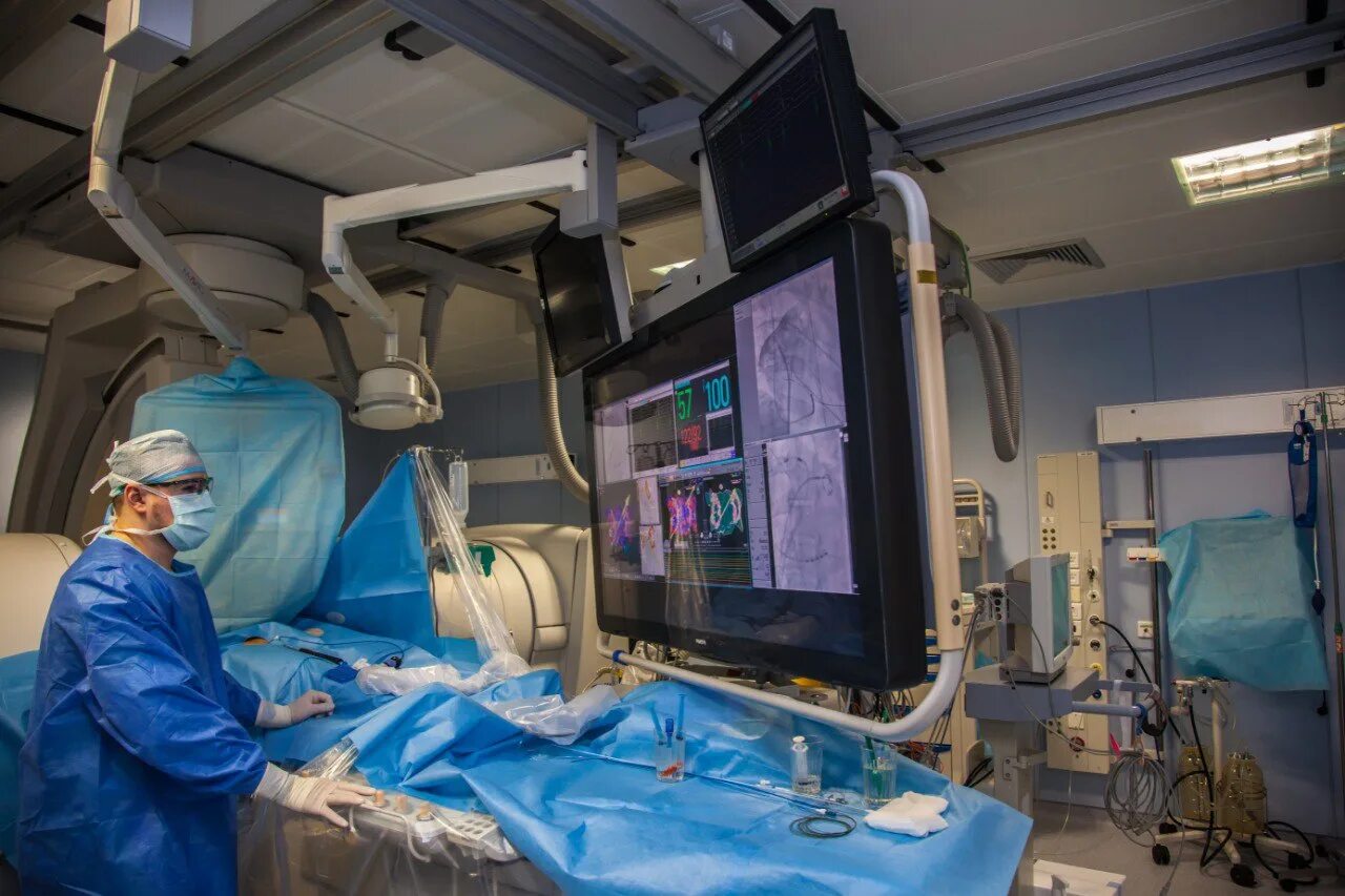 Какие операции делают в новосибирске. Операция на сердце в институт мешалкина новосибирск. Какие операции делают в новосибирске. Медицина новосибирск. Первая операция робота хирурга в россии.
