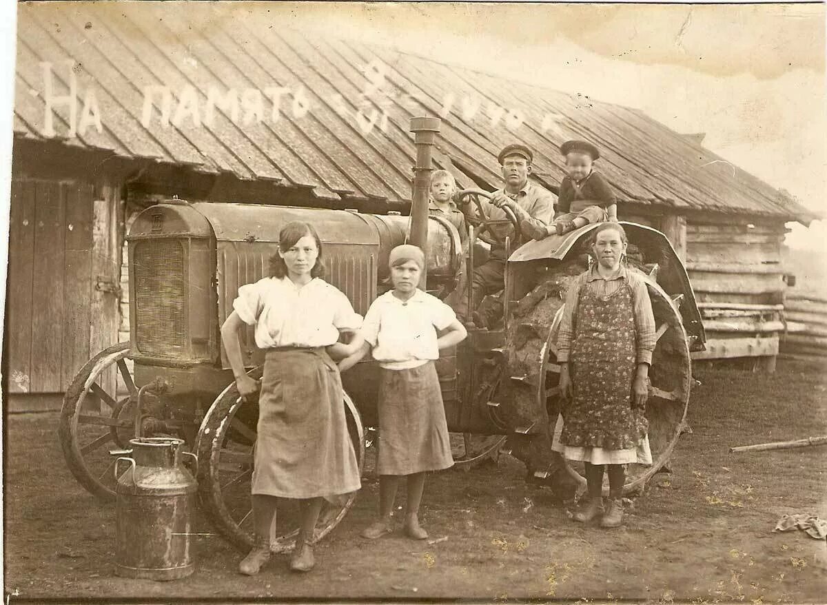 Немецкая деревня 30х годов. Раскулаченные крестьяне, 1930г баткатское. Машинно-тракторные станции амурская область. Деревенские жители. Деревня в 1920 1930 гг.