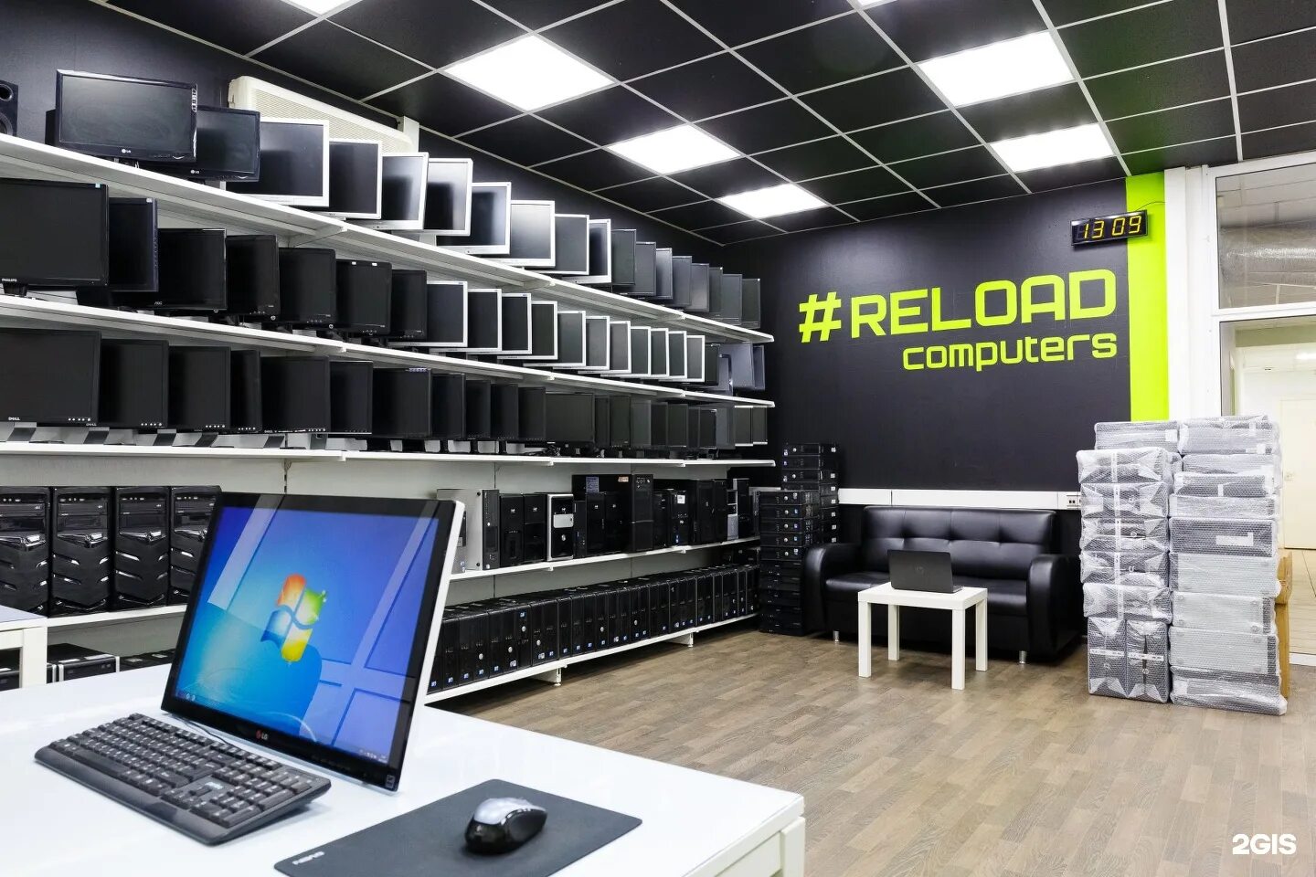 Компьютерный магазин. Компьютерный магазин интерьер. Pc компьютер магазин. Магазин компьютеров. Pc компьютер магазин.