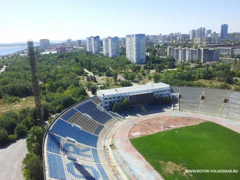 Центральный стадион волгоград. Центральном стадионе профсоюзов Волгоград. Волгоград стадион 2022. Центральный стадион 2004 год Волгоград.