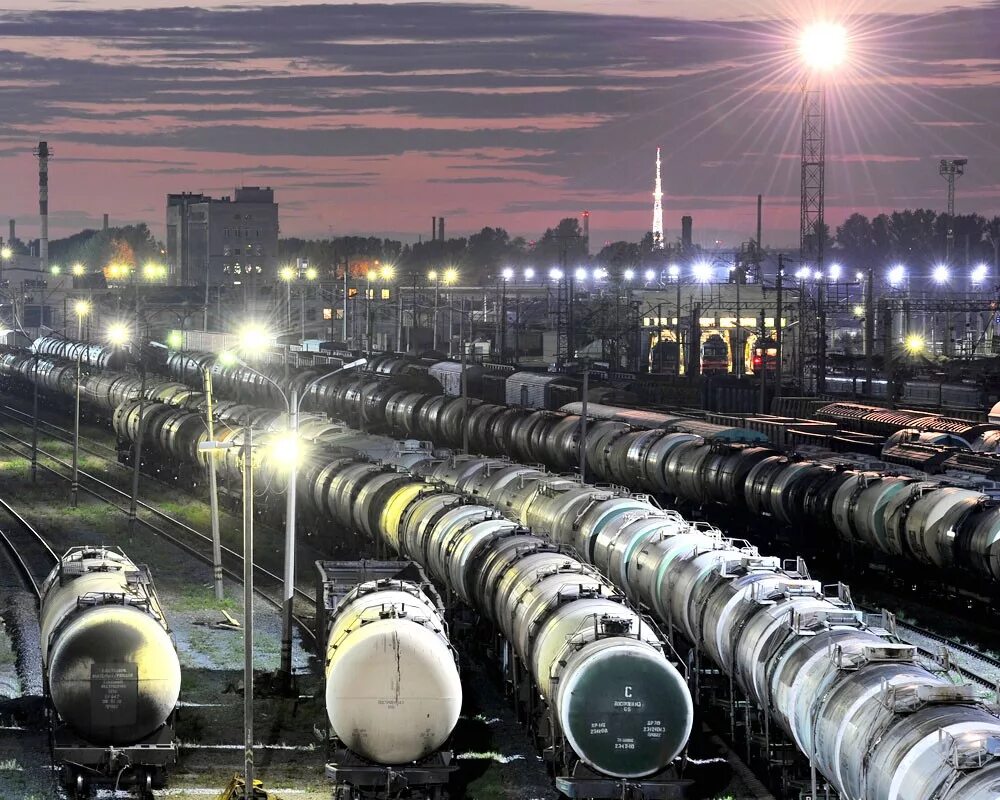 Нефтепродукты жд. Жд транспорт нефти. Железнодорожные перевозки нефтепродуктов. Железнодорожная перевозка нефти. Нефтепродукты жд.