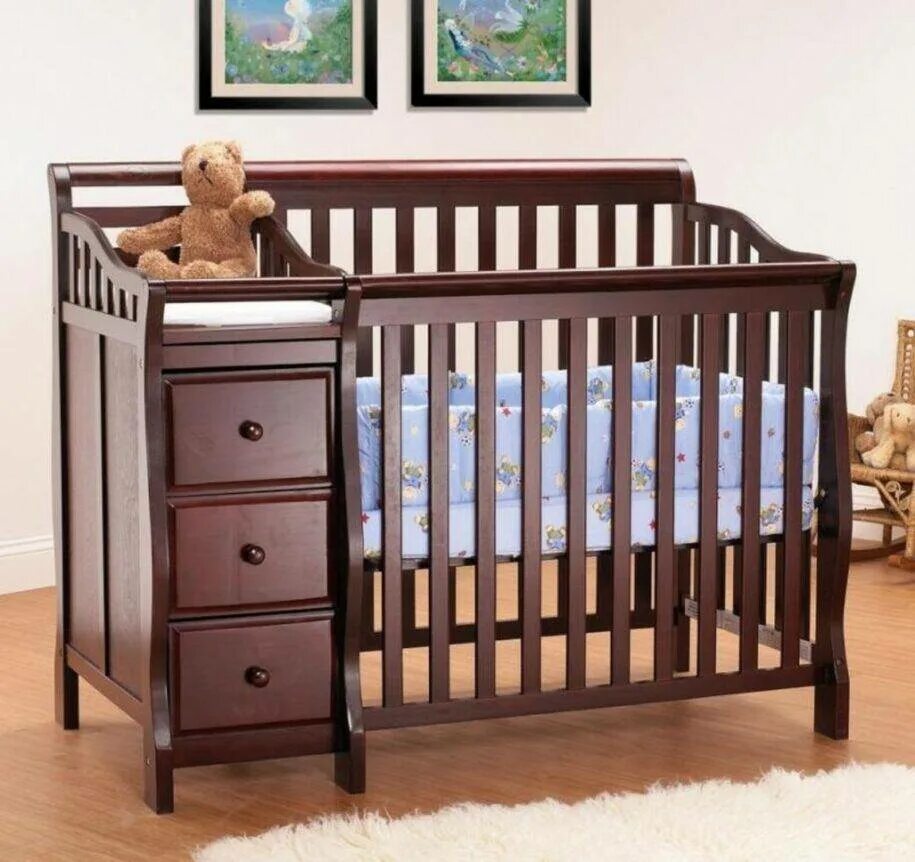 Новая детская кроватка. Кроватки для новорожденных. Детская кроватка для новорожденных. Детки в кроватке. Детский магазин купить кроватку