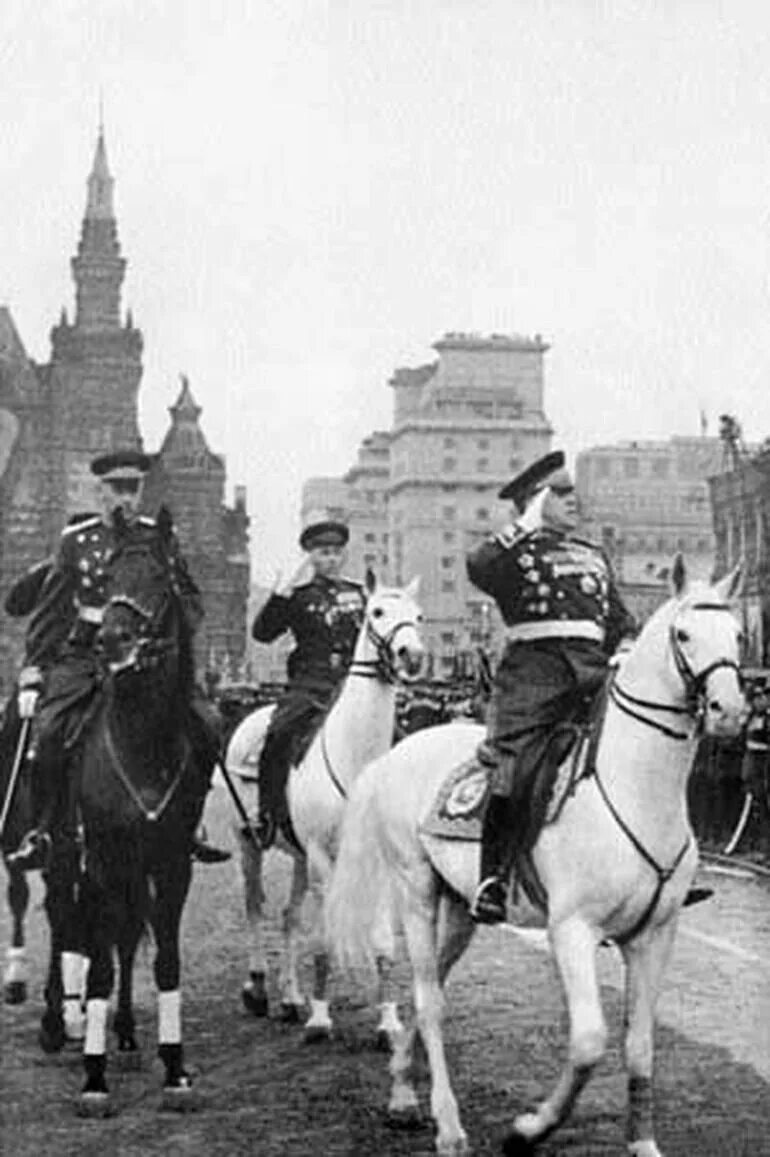 Файл:Marshal Zhukov at 1945 Moscow Victory Parade.jpg - Википедия