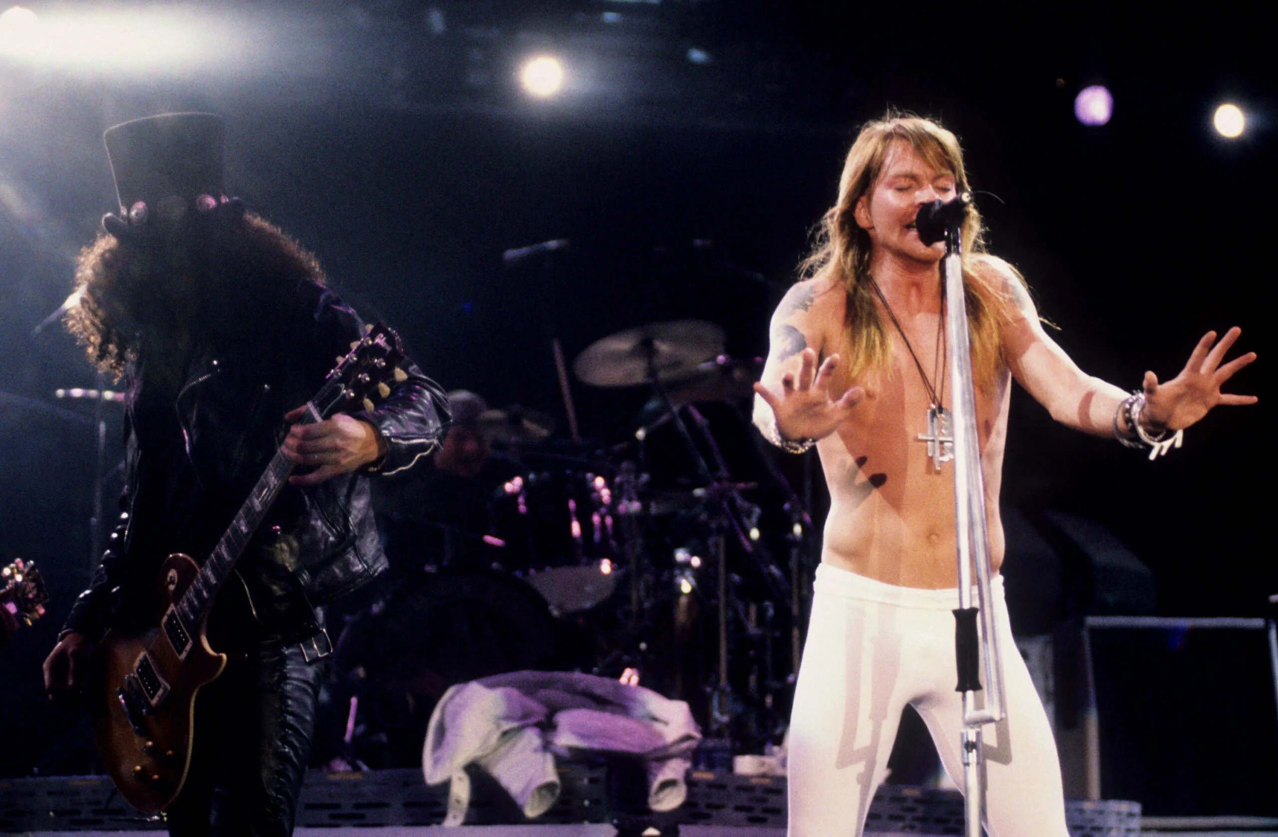 Ганзен роузес ноябрьский дождь. Guns and roses november rain. Slash november rain. Ганзен роузес новембер рейн. Фото guns n roses november rain.