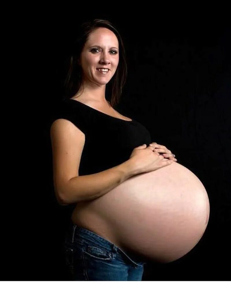 Большая беременность. Прегнант Белли беременная. Беременная двойней на 9 месяце. Женщина с большим пузом.