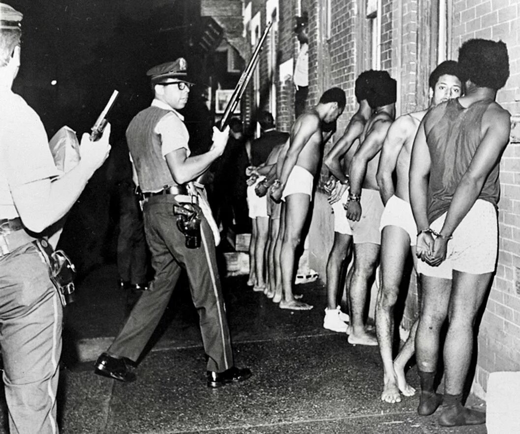 Линчевание негров в США 50-60. Партия черные пантеры в США. Линчевание негров в США 1960. Гетто чернокожих в США.