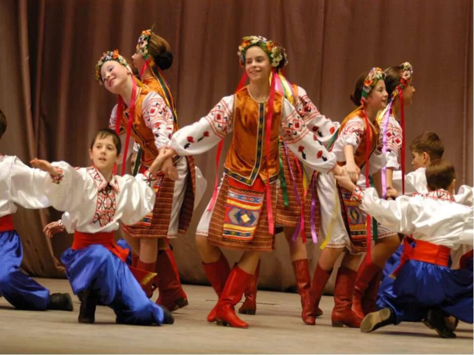 Народные танцы. Украинский танец. Украинский народный танец. Ruskiy Karoniy tanets.