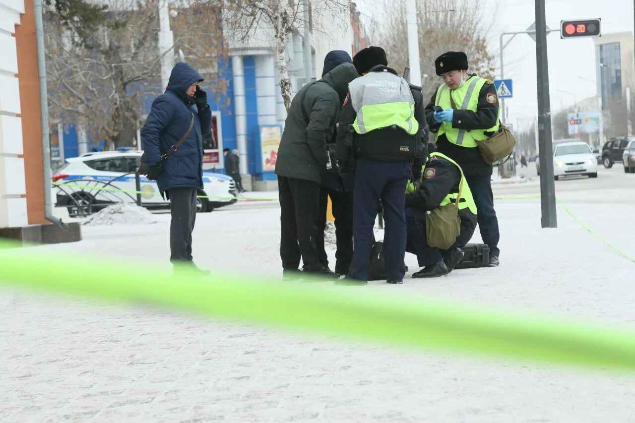 Полиция перекрыла движение.