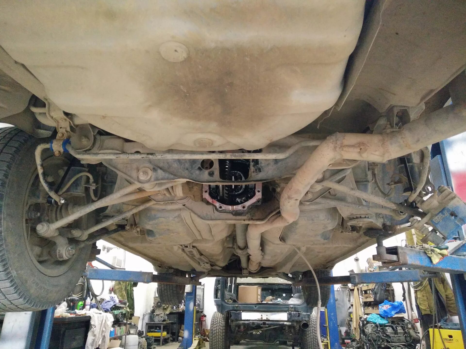Подвеска тойоты калдины. Задняя подвеска калдина 4 вд. днище toyota caldina 4wd. toyota caldina 2005 задняя подвеска. подвеска тойота калдина 215.