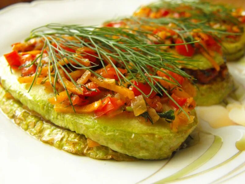 Кабачки с сыром и чесноком. Как приготовить маленькие кабачки целиком. Кабачки без мяса рецепты с фото. Кабачки без мяса рецепты с фото. Кабачки вкуснее мяса.