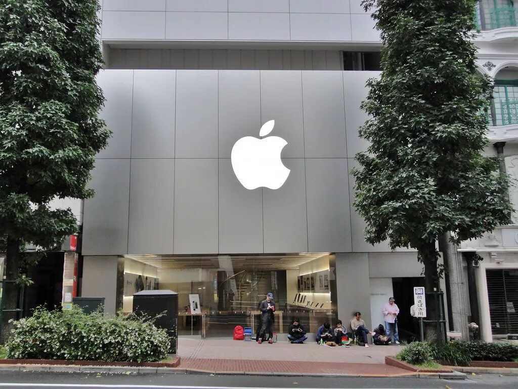 Компания store. Apple Store 2001. Эпл стор Япония. Первый магазин Эппл в России. Первый магазин Эппл в Америке.