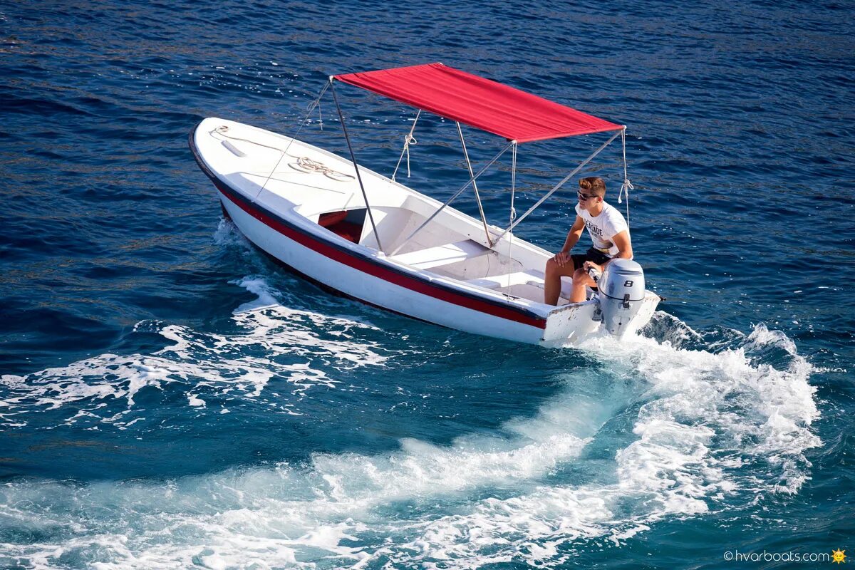 Лодка в профиль. Small boat. Boat rental. Катера dinghy. Small boat.