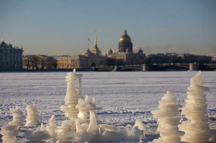 Петропавловская крепость ледяные фигуры 2024. Петропавловская крепость зимой 2022. Фестиваль льда Петропавловская крепость. Ледовые скульптуры в Кронштадте. Ледяной город Кронштадт.