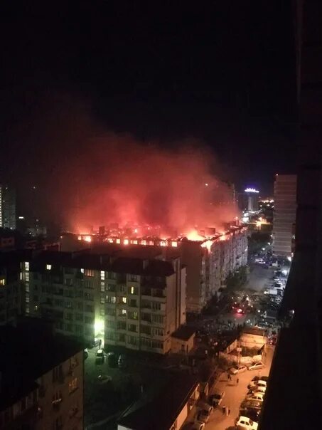 Сон горит крыша дома. Пожар многоквартирного дома в краснодаре. сгоревший многоэтажный дом в краснодаре. пожар в восьмиэтажном доме в краснодаре. пожар в жк краснодар.