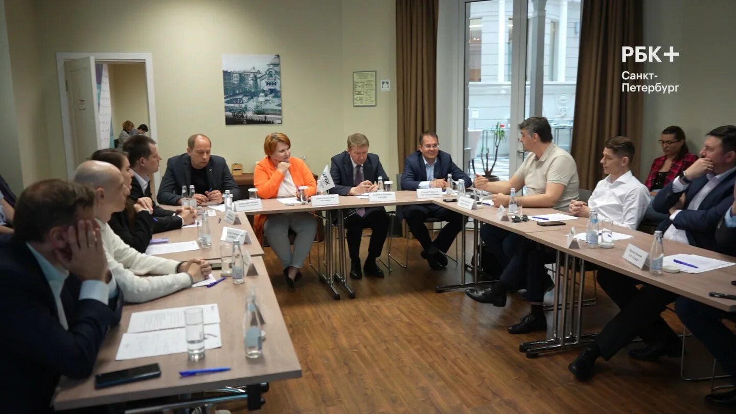Neva buyers week фото. Рбк тв спб. Рбк спб обмен. Премия рбк. Телеканал рбк.