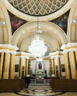 Внутри армянский