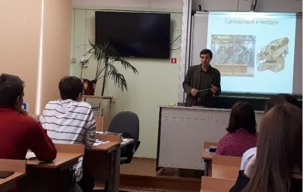 Мгу учителю школы. Школа 1748 вертикаль. дом преподавателей мгу. вертикаль 1748 учителя. вертикаль 1748 фото учителя.