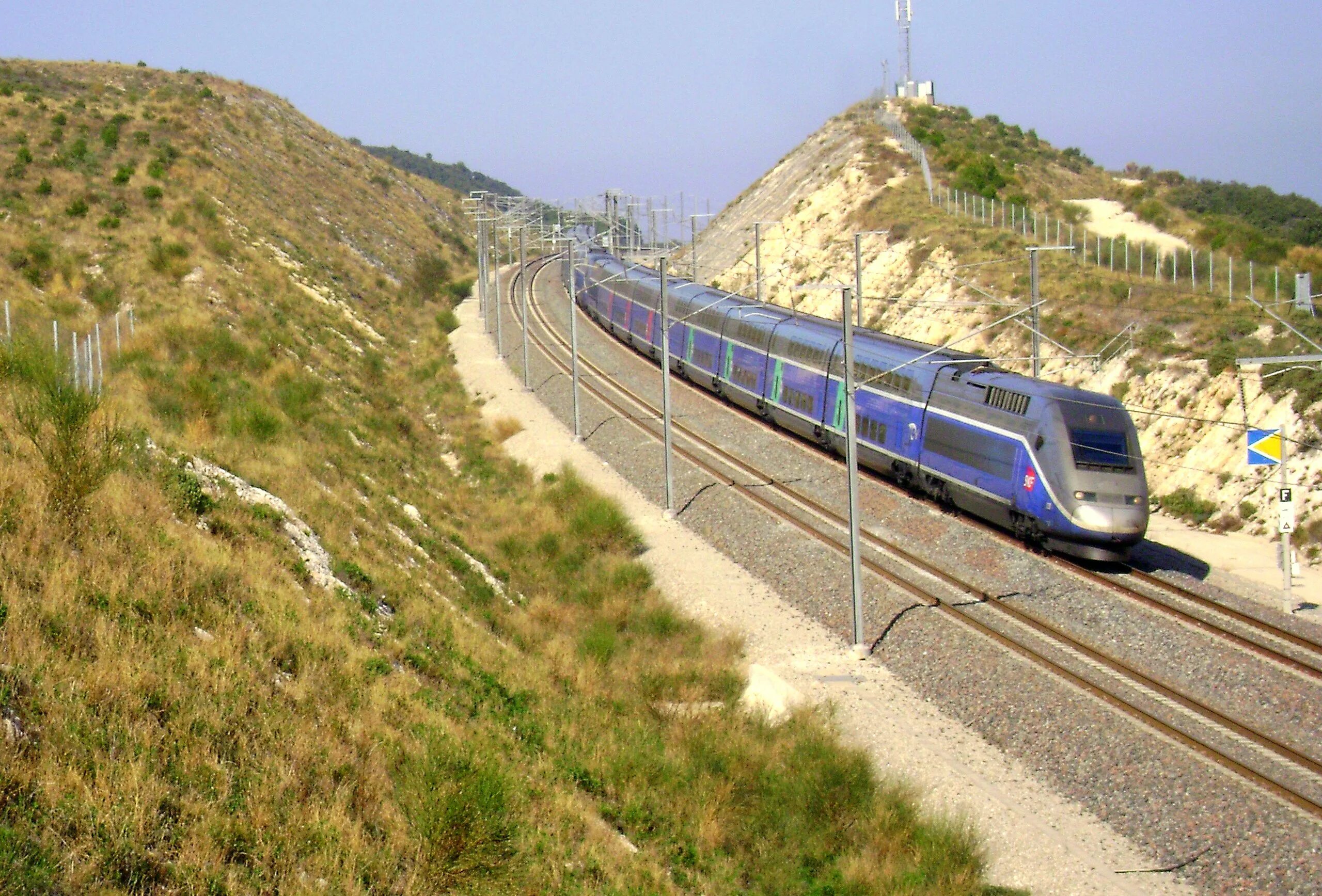 Испанские поезда renfe. Eurostar train. Самая длинная железная дорога парижем и марселем. Французские поезда. Общественный транспорт во франции tgv.