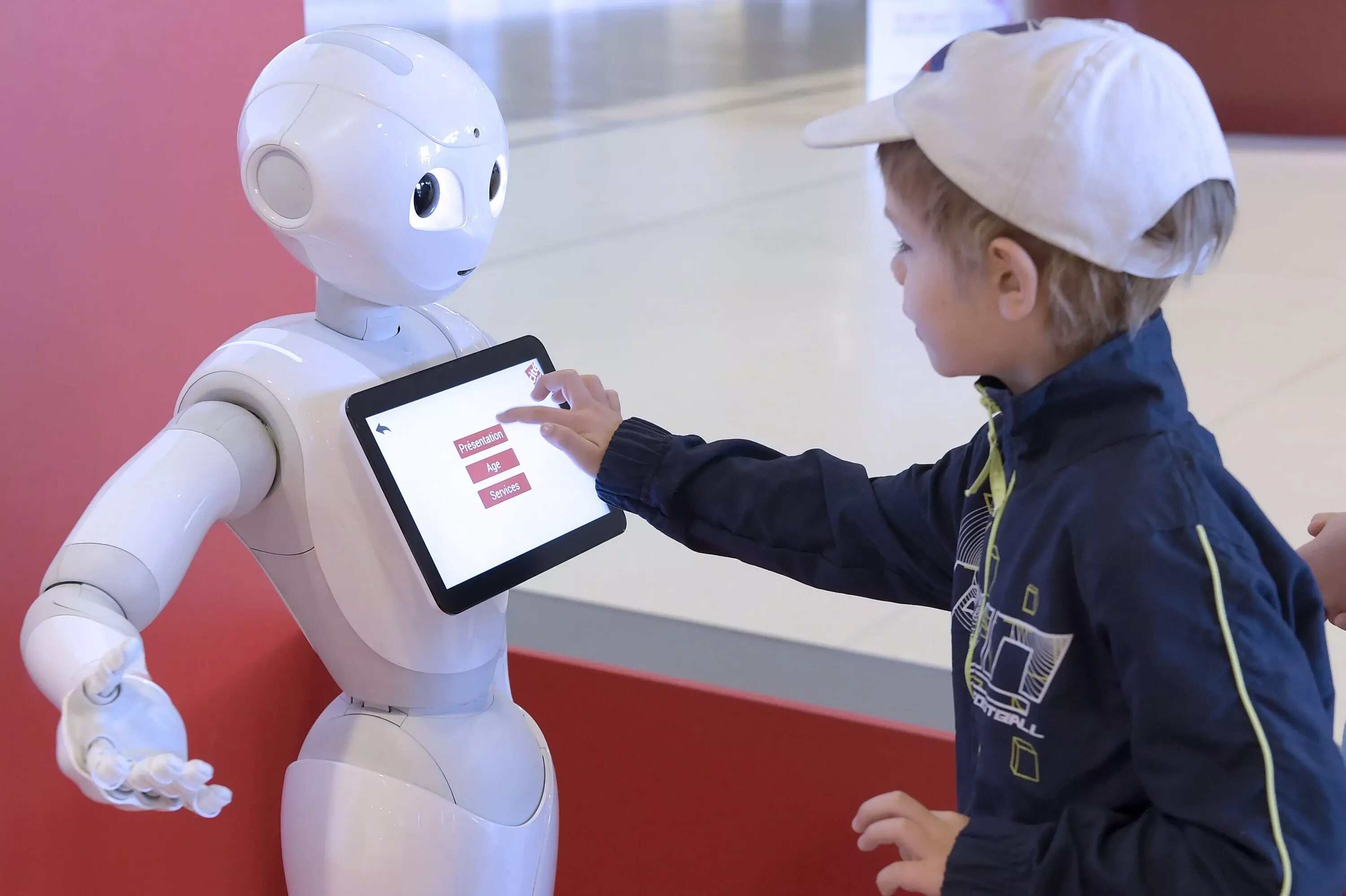 Использование ии в работе. Обучающий робот. Роботы и робототехника. Робот с искусственным интеллектом в образовании. Роботы в будущем.