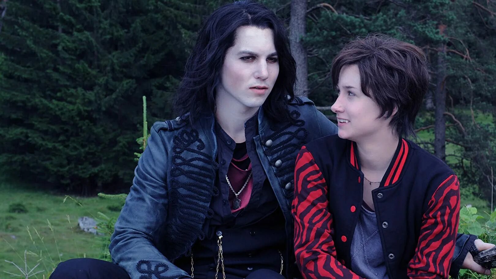 Кристиана пауль семейка вампиров. Йеремиас мейер 2021. Фильм семейка вампиров 2. Семейка вампиров дака и мурдо. Семейка вампиров 3 мурдо.