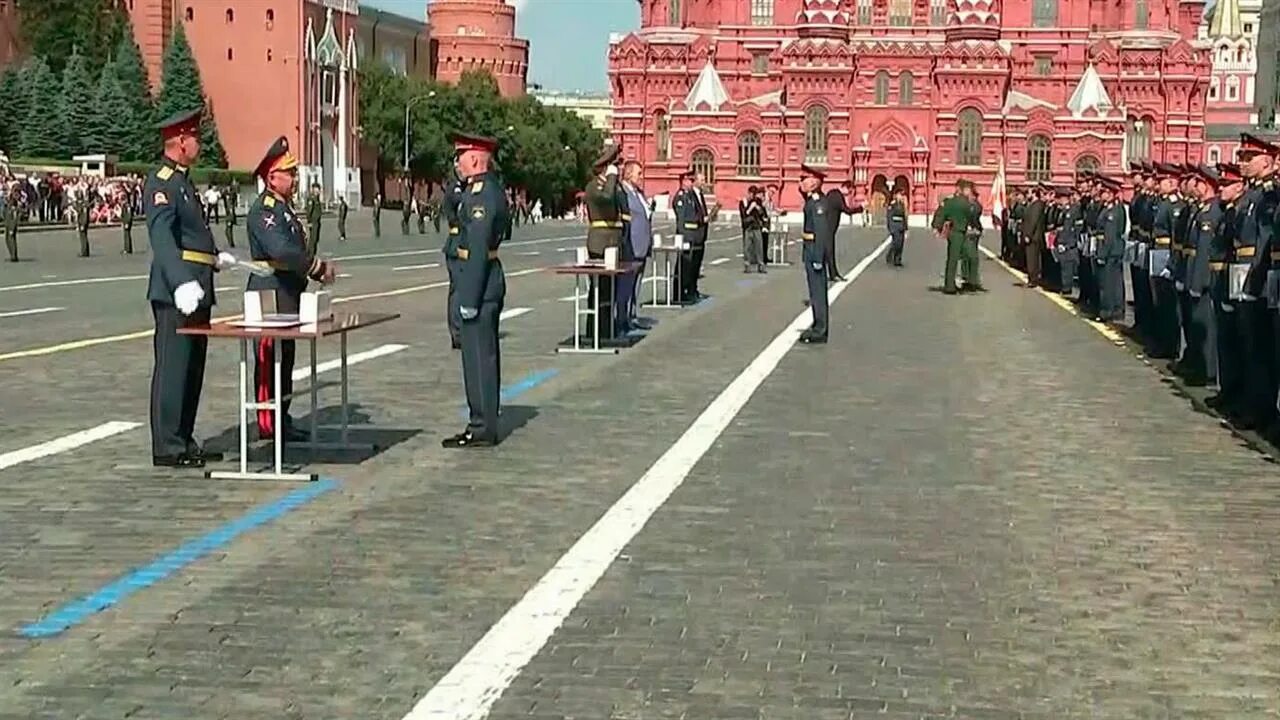 Московская общевойсковая Академия. Московского высшего общевойскового командного училища. Москва торжественная церемония у стен Кремля. Высшее командное училище Москва.