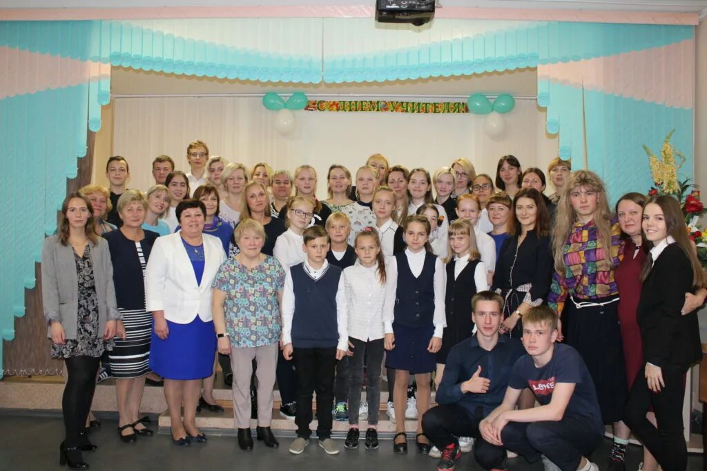 Ул энгельса данков школа 1. Мбоу сош 1 данков. Учителя школы №1 г данков. Иван малюков данков. Данков школа.