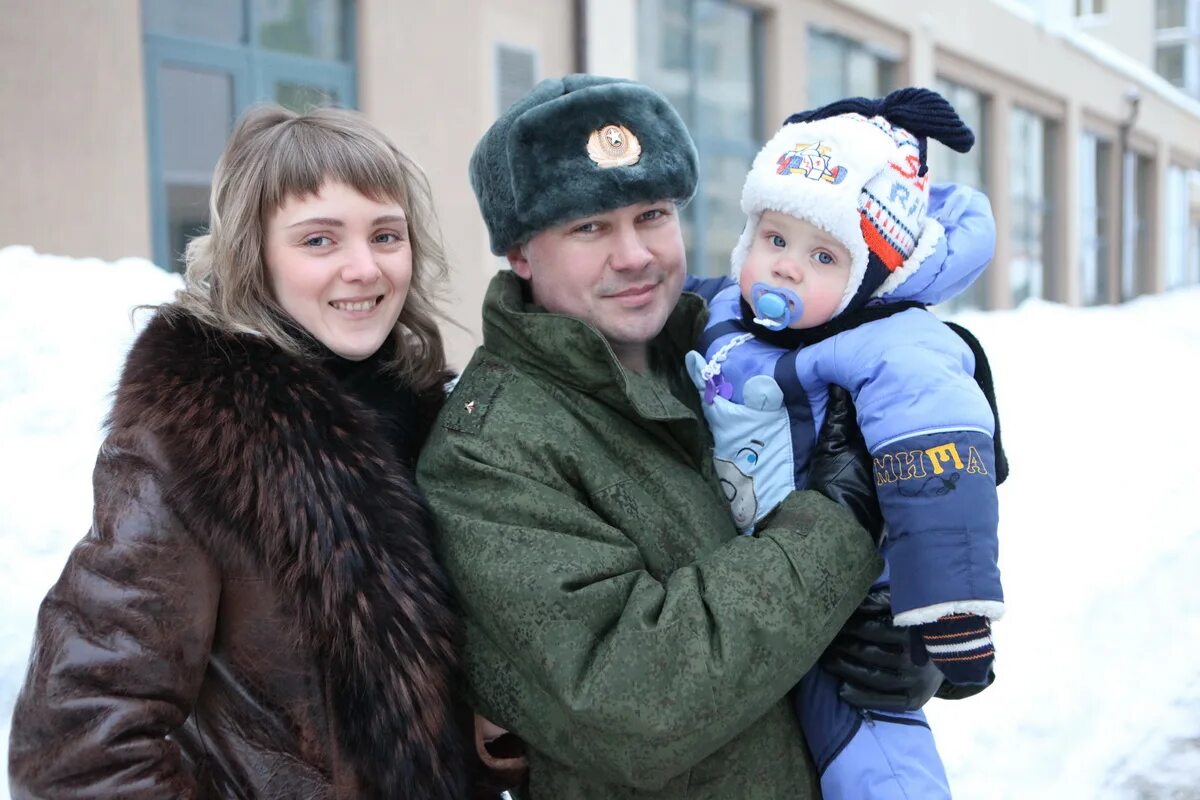 Военная семья. Семья военного. Семья военнослужащего. Семья российского военного. Русские семьи военнослужащих.