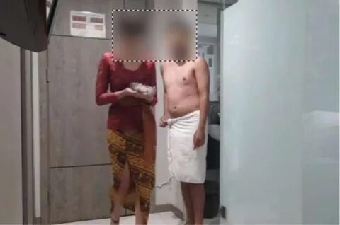 Kebaya Merah Banding Porn Star Joanna Angel.