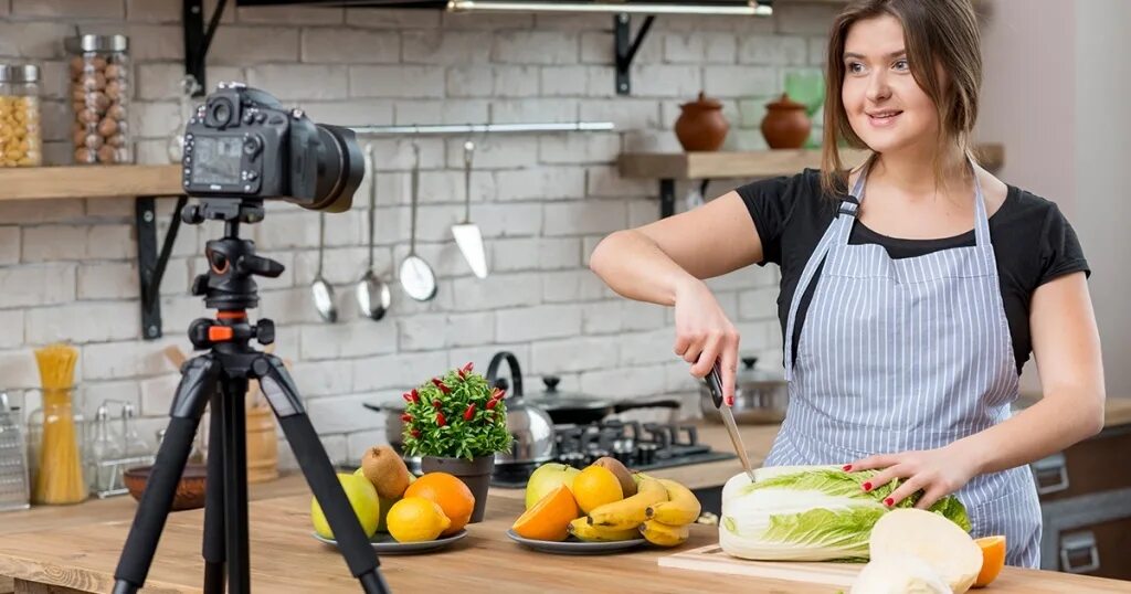 Cooking видео. Профессиональные фуд блоггеры. Блоггер аха готовит фото. Место для съемки видео готовки. Uncopyrighted Cooking Videos.