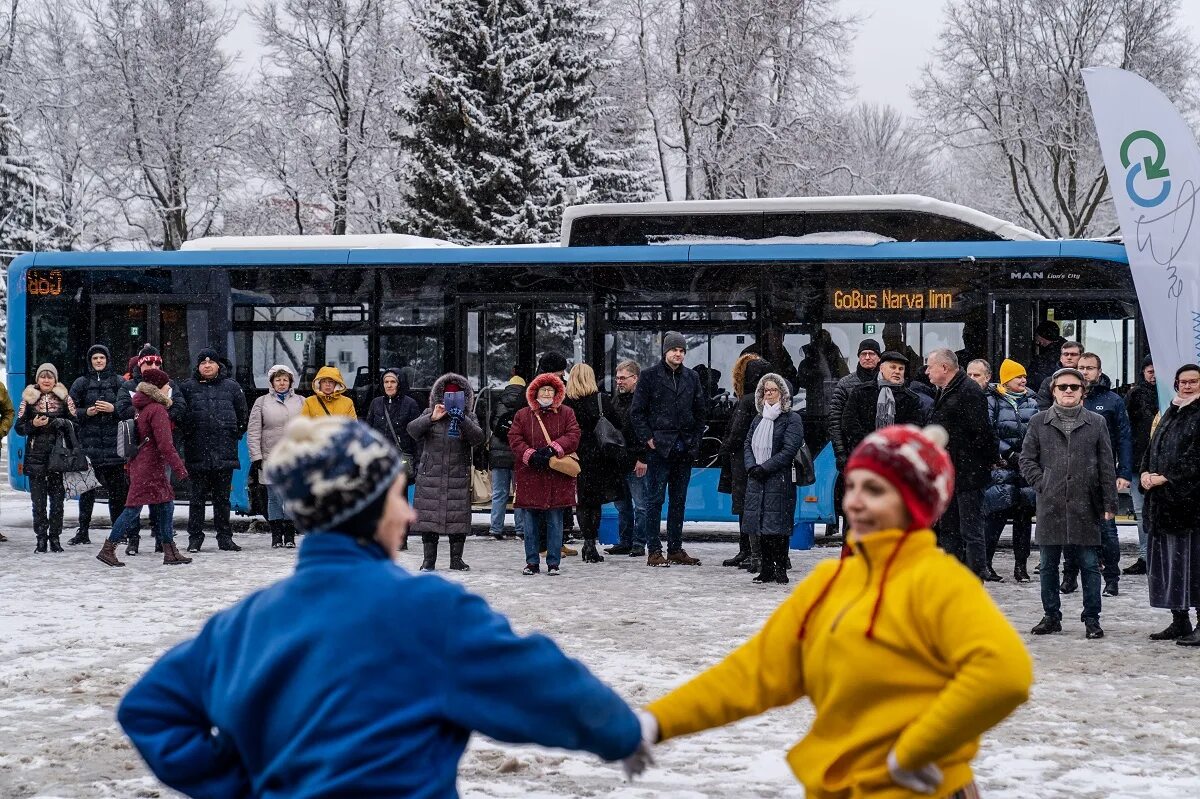 Гоу автобус. Автобус Нарва. Автобусная остановка Нарва. Go Bus. Автобус Нарва Atko.